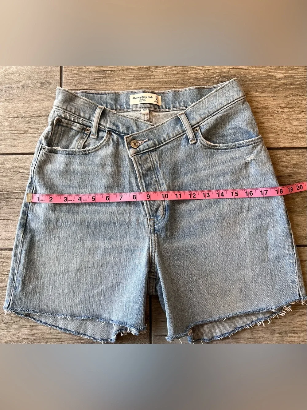 Abercrombie & Fitch The Dad High Rise Curve Love Denim Shorts Size 27 / 4s - Picture 3 of 12